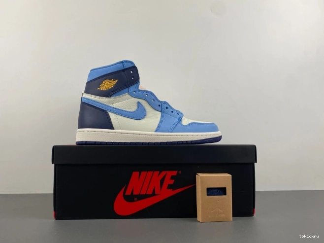 Reps TBK Flight OG Jordan in FD2596-400 1 WMNS Air First High 0810